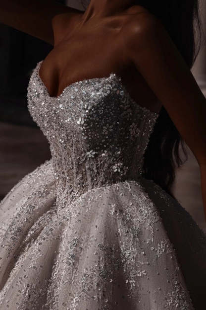 Luxury Glitter Strapless Aline Ball Gown Wedding Dress with Beadings