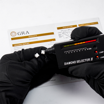 Delzzad Twinkling Four-Leaf Clover Prong Stud Earrings Lab-Created Moissanite Stud Earring S925 Sterling Silver Moissanite Jewelry Perfect Birthday Gift for Men Women Wedding Set