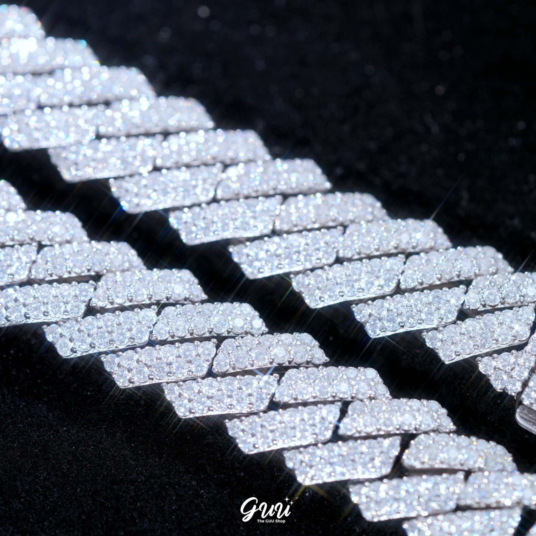 925S & VVS Moissanite 12MM Prong Cuban Link Chain