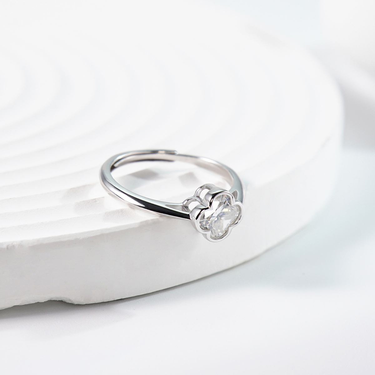 Delzzad 1ct Adjustable Four-Leaf Clover Ring Delzzad 1ct Adjustable Four-Leaf Clover Ring  Lab-Created Moissanite Engagement Ring S925 Sterling Silver Moissanite Jewelry Perfect Giftfor Women