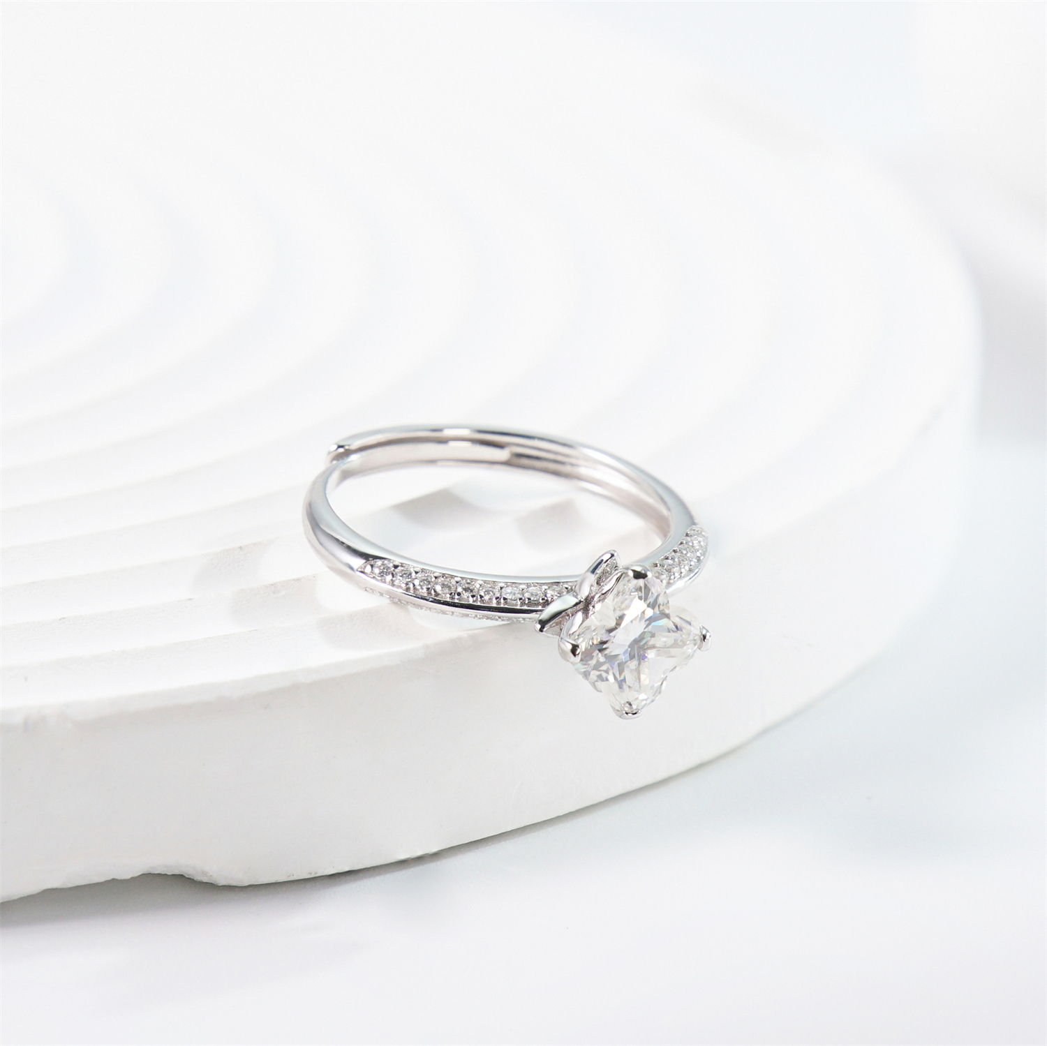 Delzzad Shining Adjustable Four-Leaf Clover Ring Lab-Created Moissanite Engagement Ring S925 Sterling Silver Moissanite Jewelry Perfect Gift