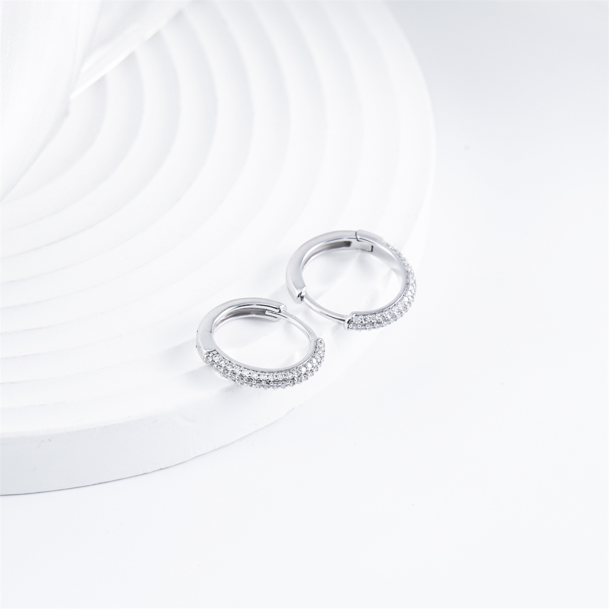 S925 D Color VVS Synthetic Moissanite Huggie Earrings