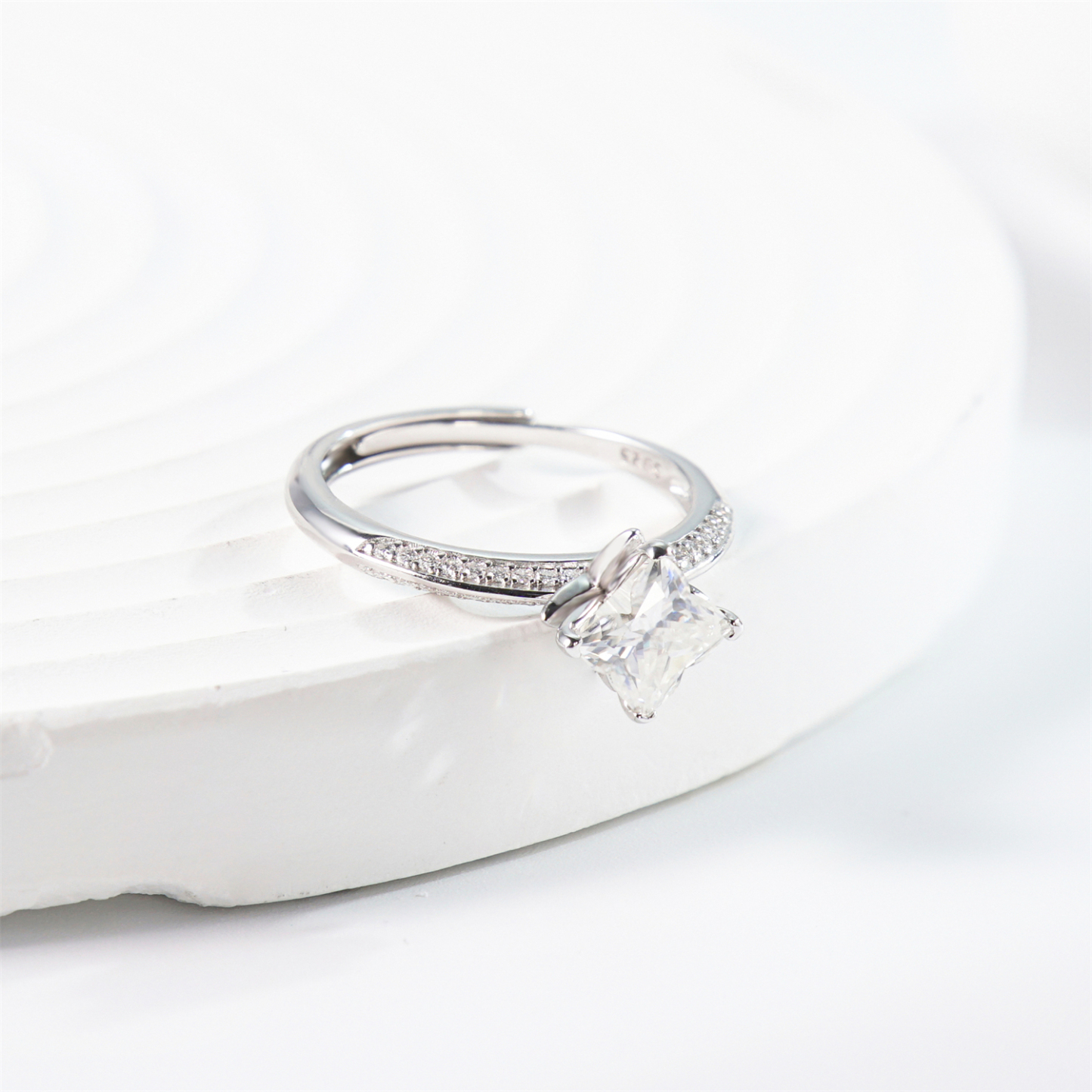 Delzzad Bling Adjustable Four-Leaf Ring Lab-Created Moissanite Engagement Ring S925 Sterling Silver Moissanite Jewelry Perfect Gift