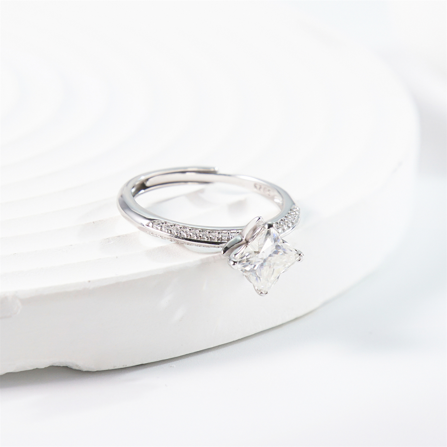 Delzzad Bling Adjustable Four-Leaf Ring Lab-Created Moissanite Engagement Ring S925 Sterling Silver Moissanite Jewelry Perfect Gift