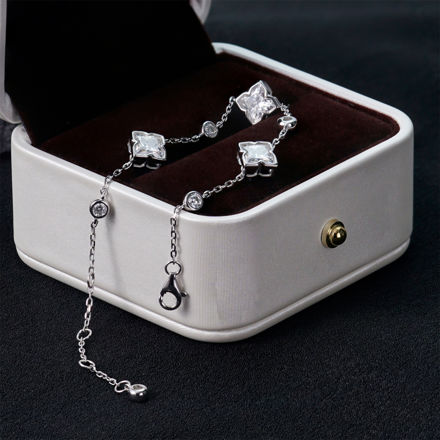 3.5ct Elegant Lily Bulb Leaf Clover Bloom Adjustable Bracelet Lab-Created Moissanite Bracelet S925 Sterling Silver Moissanite Jewelry Engagement Wedding Anniversary Perfect Gifts