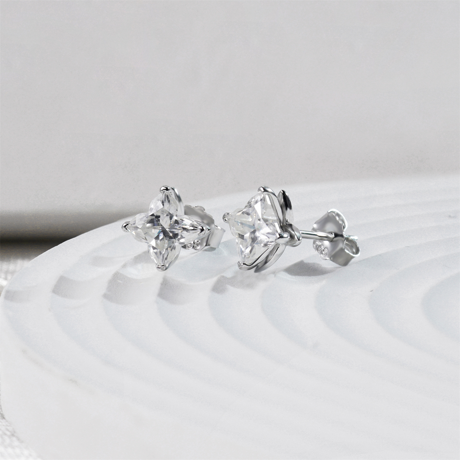 Delzzad Solitaire Clover Stud Earrings Lab-Created Moissanite Stud Earring S925 Sterling Silver Moissanite Jewelry Perfect Birthday Gift for Men Women Wedding Set