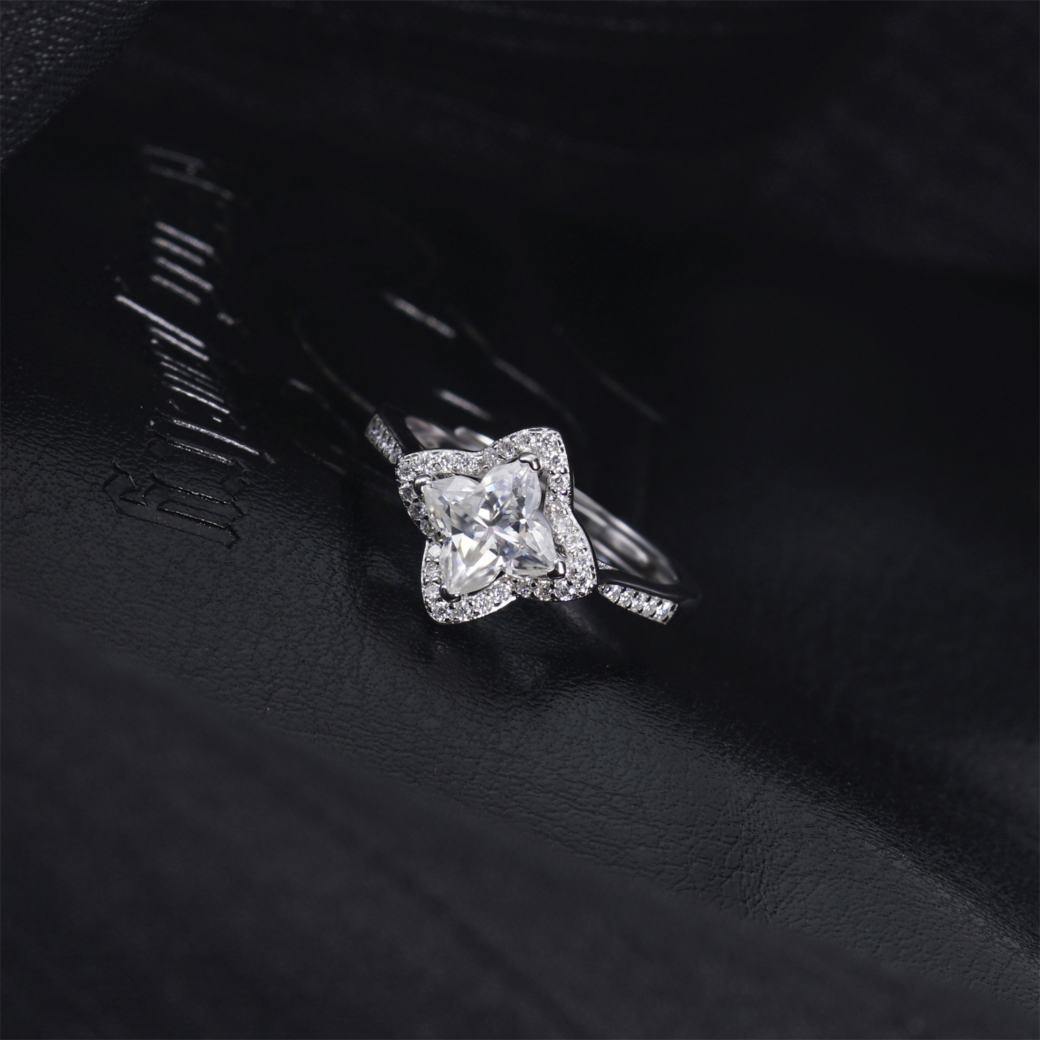 Delzzad Adjustable Luxury Clover Cluster Ring Lab-Created Moissanite Engagement Ring S925 Sterling Silver Moissanite Jewelry Perfect Gift