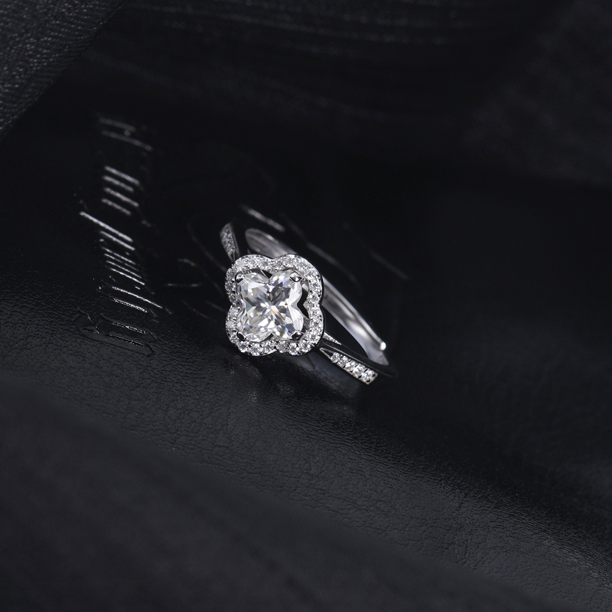 Delzzad Sparkling Adjustable Four-Leaf Clover Cluster Ring Lab-Created Moissanite Engagement Ring S925 Sterling Silver Moissanite Jewelry Perfect Gift