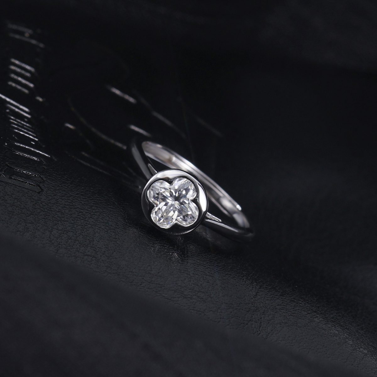 Delzzad 1ct Adjustable Four-Leaf Clover Blossom Ring Lab-Created Moissanite Engagement Ring S925 Sterling Silver Moissanite Jewelry Perfect Gift