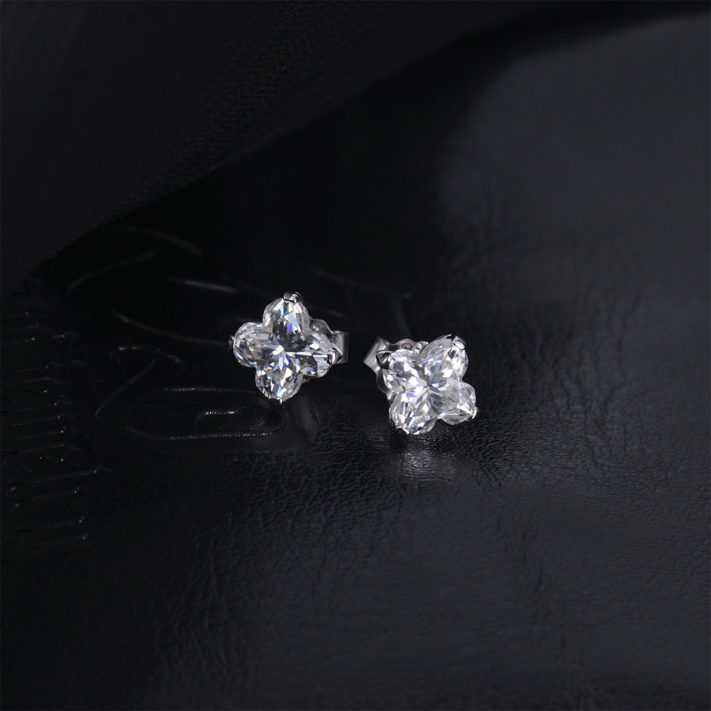 Delzzad Twinkling Four-Leaf Clover Prong Stud Earrings Lab-Created Moissanite Stud Earring S925 Sterling Silver Moissanite Jewelry Perfect Birthday Gift for Men Women Wedding Set