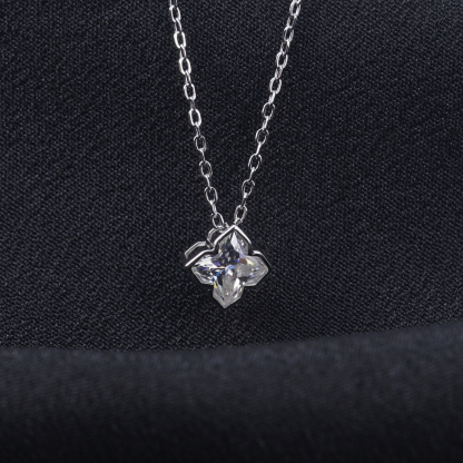 Delzzad 1ct Sparkling Leaf Clover Cut Pendant Necklace Lab-Created Moissanite Necklace S925 Sterling Silver Moissanite Jewelry Engagement Wedding Anniversary Perfect Gifts