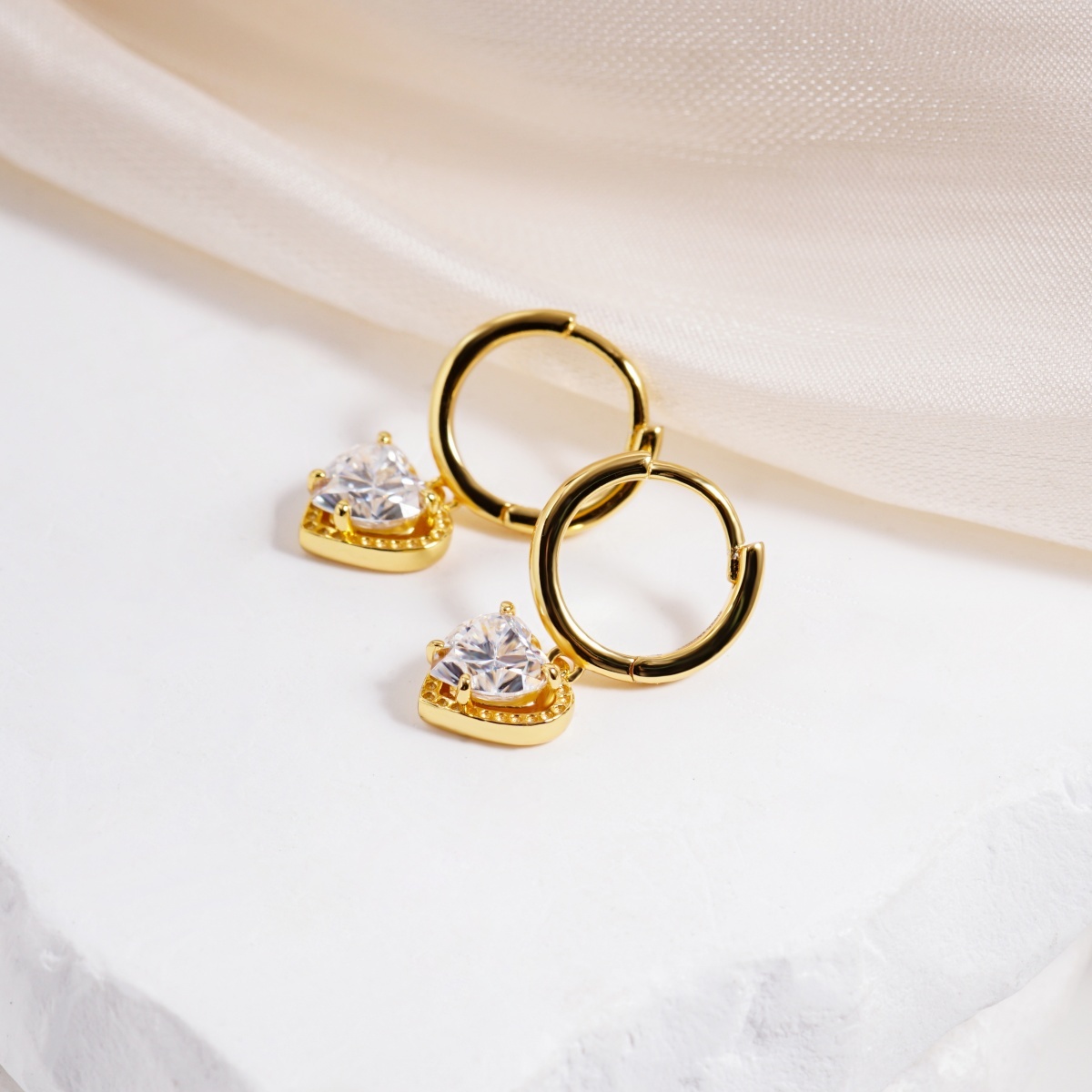 Delzzad Ethereal Love Heart Huggies Earrings Iced-out Heart Dangle Earrings D Color VVS Synthetic Moissanite Earrings Jewelry S925 Dangle Earrings for Women