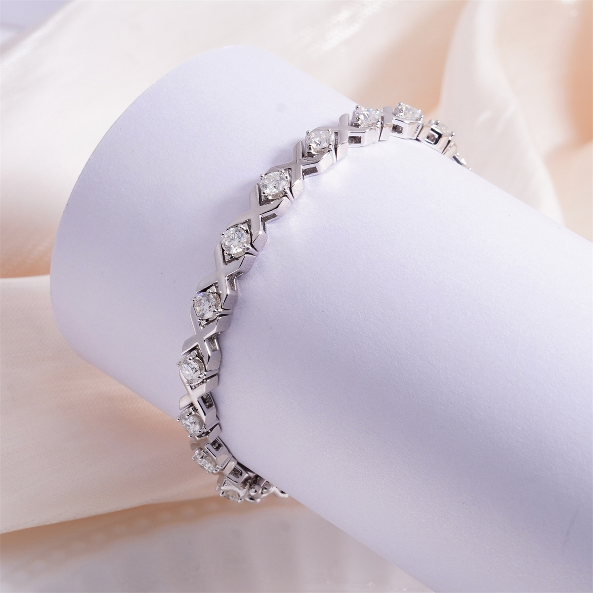XOXO Infinite Bracelet Eternal Hugs Tennis Bracelet VVS Synthetic Moissanite Copper Chain