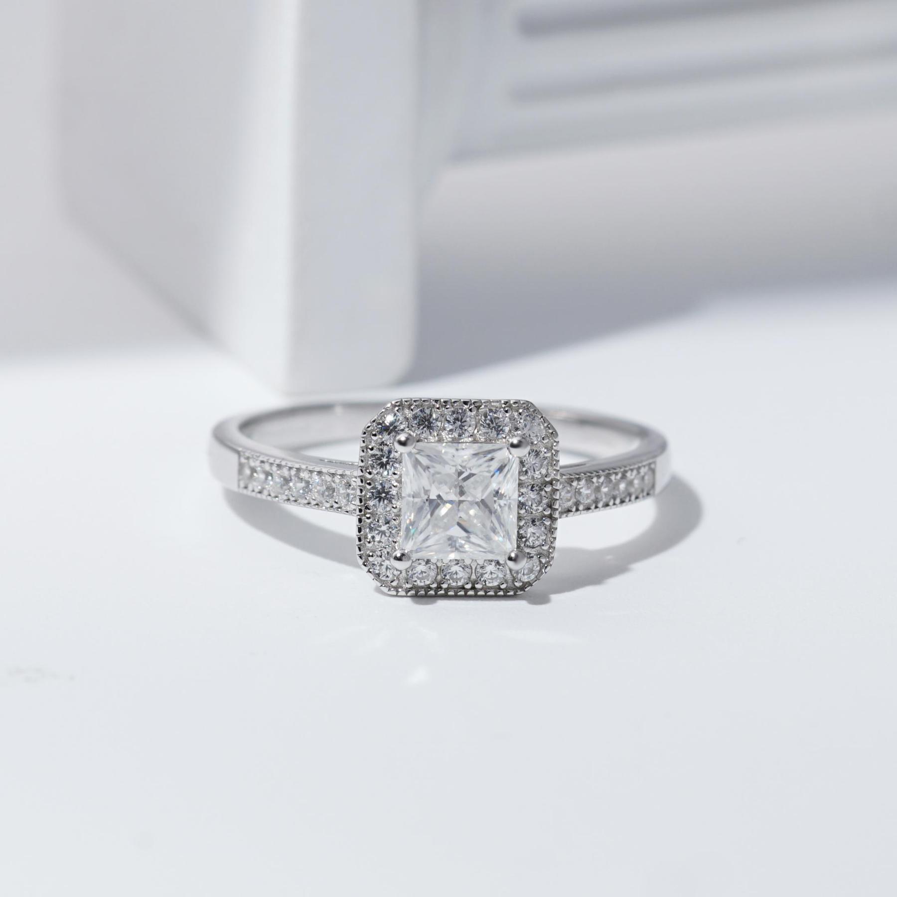 Delzzad 1ct Princess Synthetic Moissanite Halo Ring S925 Ring Band Jewelry Perfect Birthday Engagement Wedding Anniversary Gift