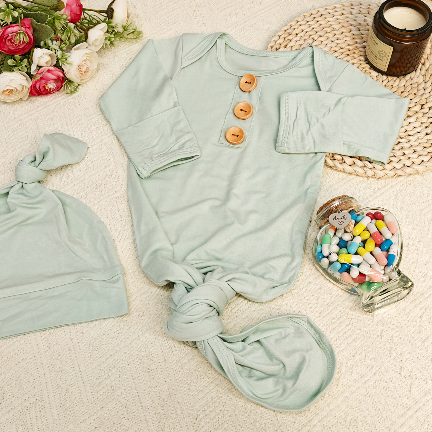 2pcs Baby Solid Color Knot Gowns with Button Closure
