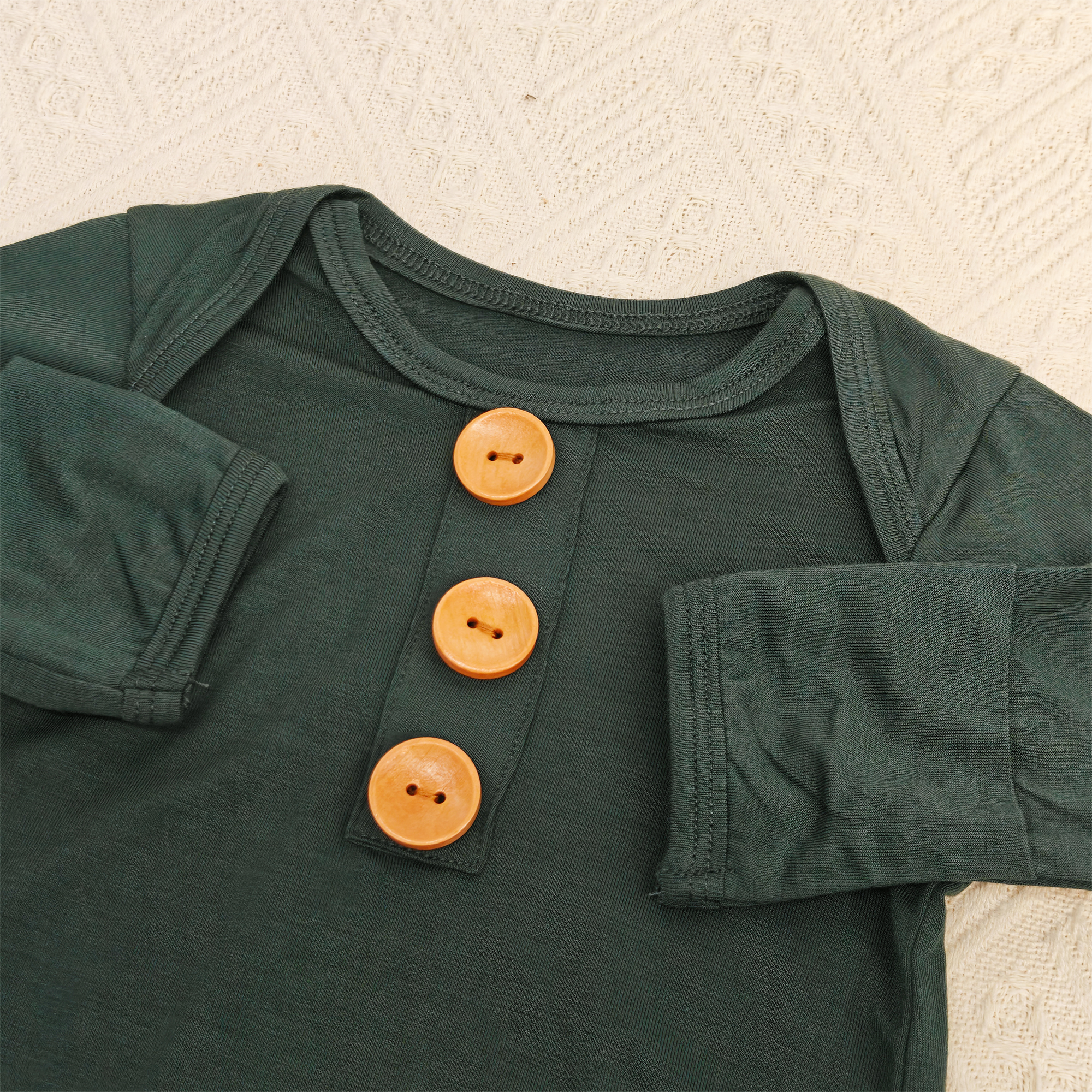 2pcs Baby Solid Color Knot Gowns with Button Closure