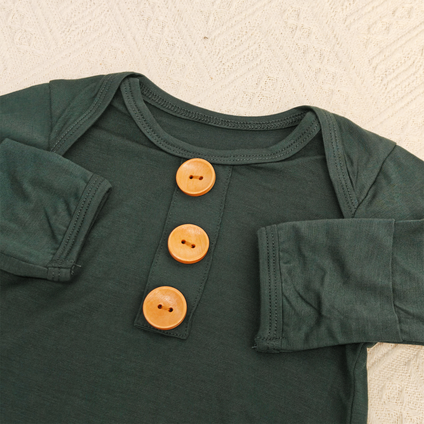 2pcs Baby Solid Color Knot Gowns with Button Closure