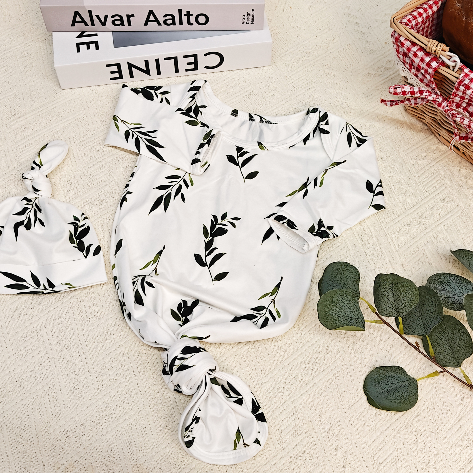 2pcs Baby Hooded Printed Knot Gowns, Comfortable & Cute