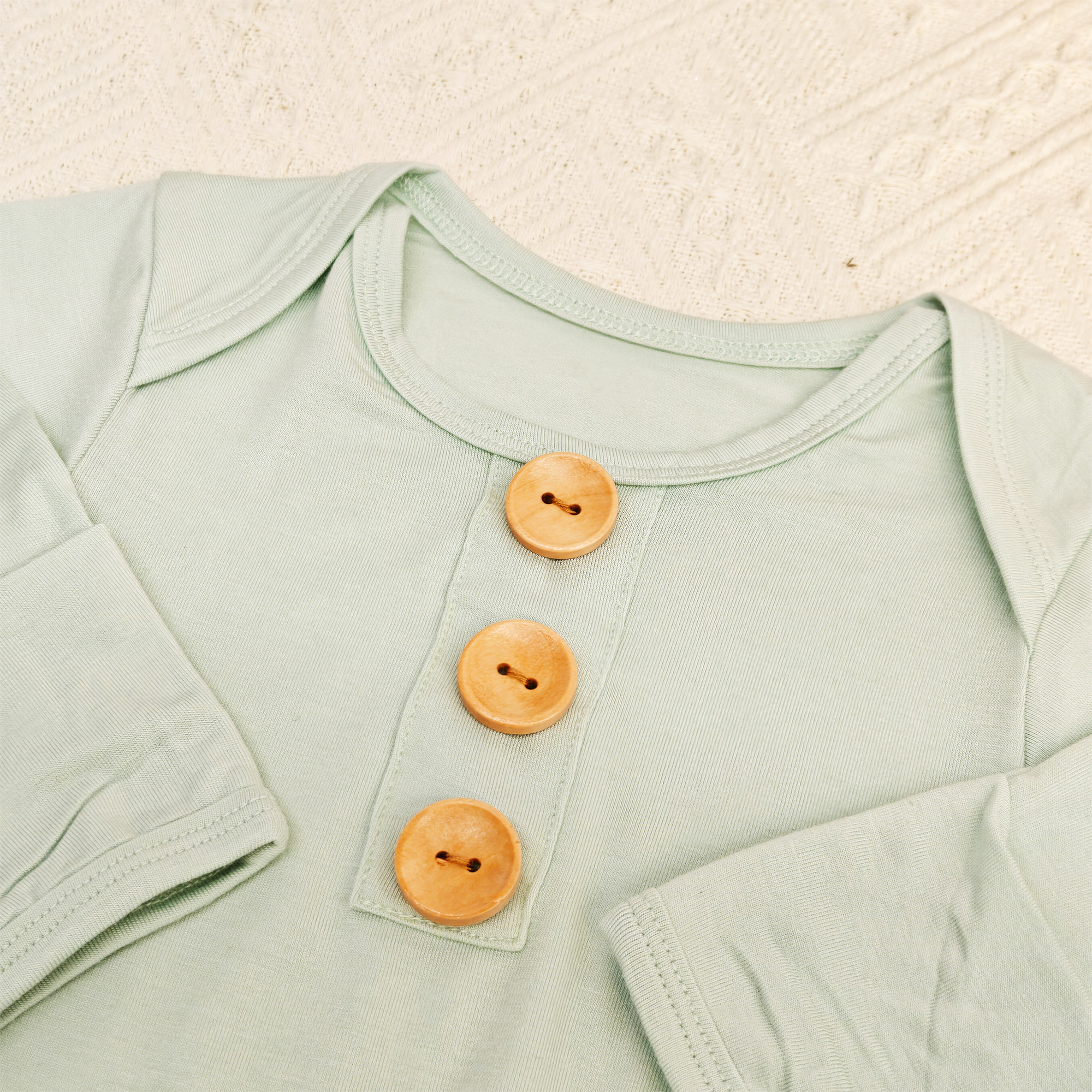 2pcs Baby Solid Color Knot Gowns with Button Closure