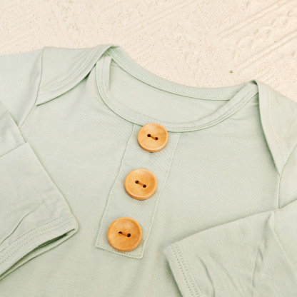 2pcs Baby Solid Color Knot Gowns with Button Closure