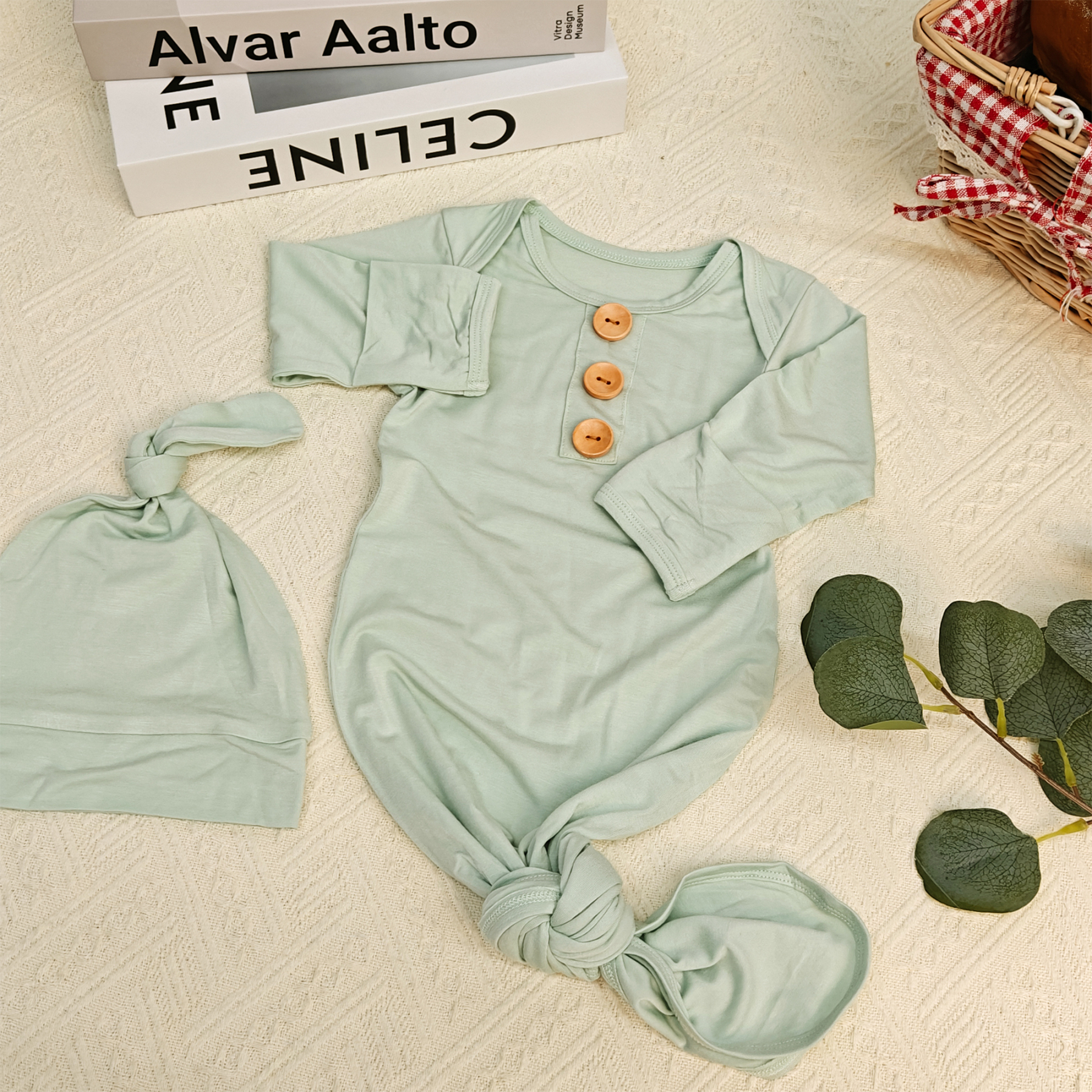 2pcs Baby Solid Color Knot Gowns with Button Closure