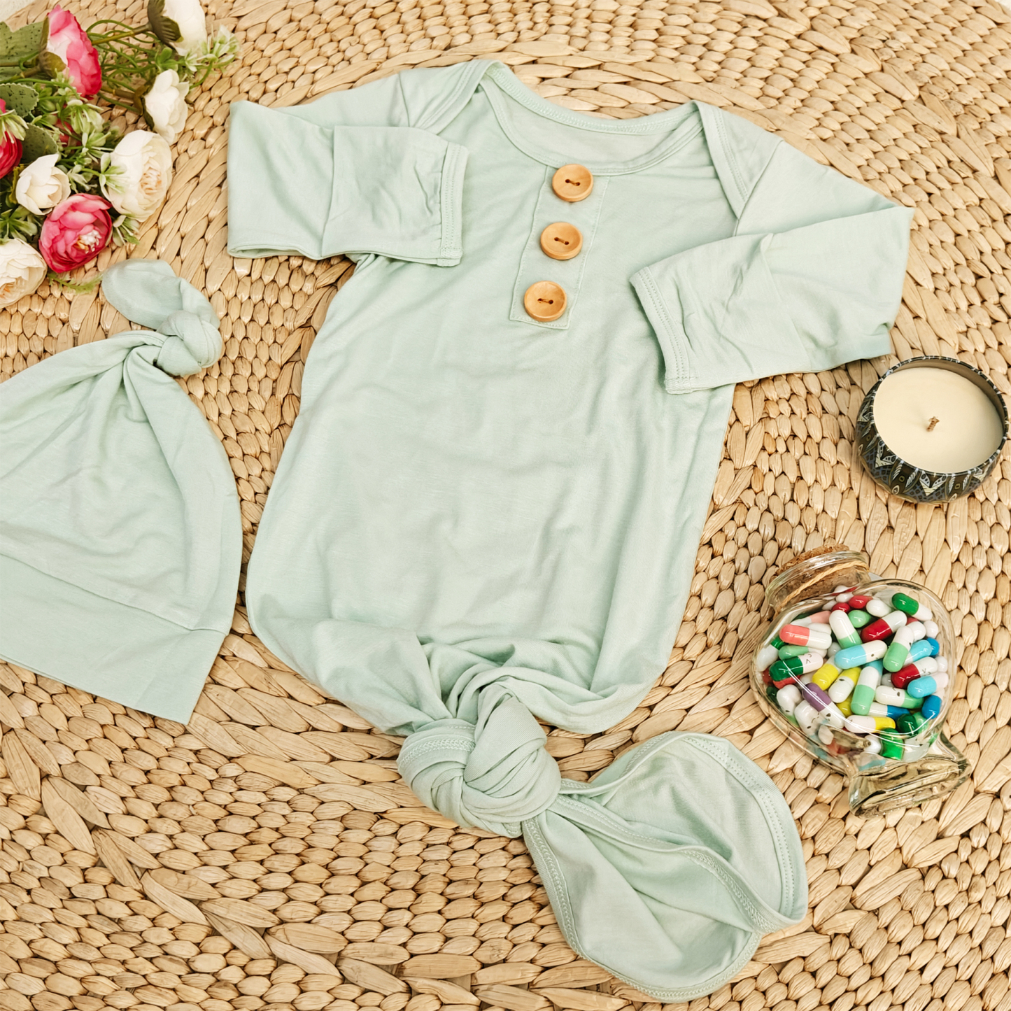 2pcs Baby Solid Color Knot Gowns with Button Closure