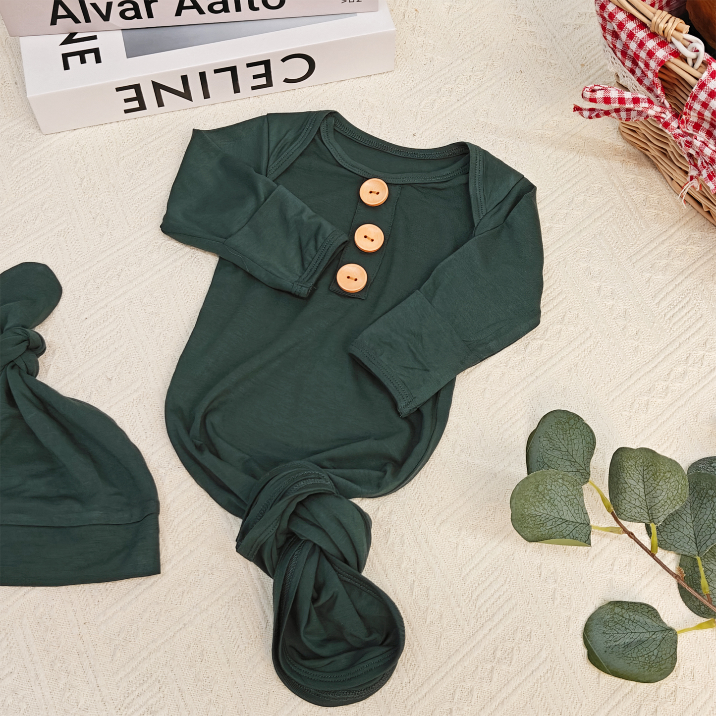 2pcs Baby Solid Color Knot Gowns with Button Closure