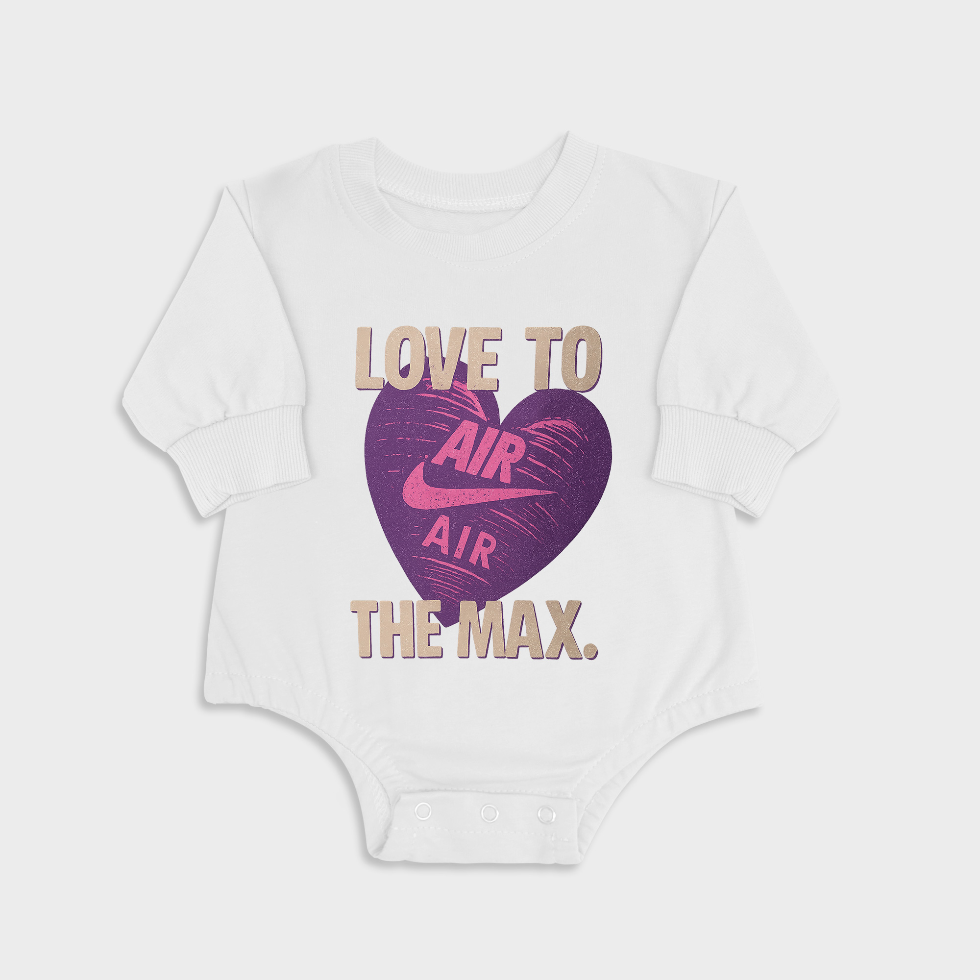 Love To The Max White long-sleeved triangle baby onesies