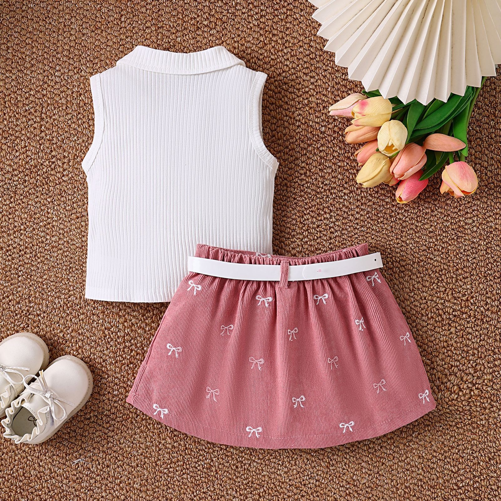 2pcs Toddler Girls White Ribbed Top And Printed Mini Skirt