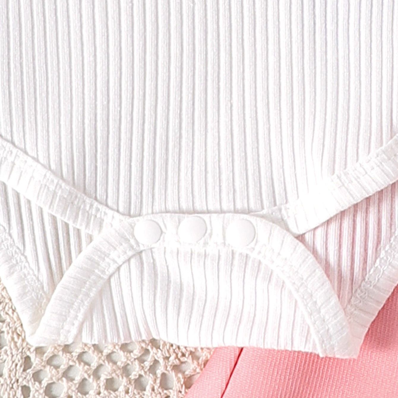 2pcs Baby Girl White Short-Sleeve Onesies & Heart Print Suspenders