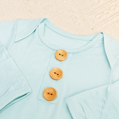 2pcs Baby Solid Color Knot Gowns with Button Closure