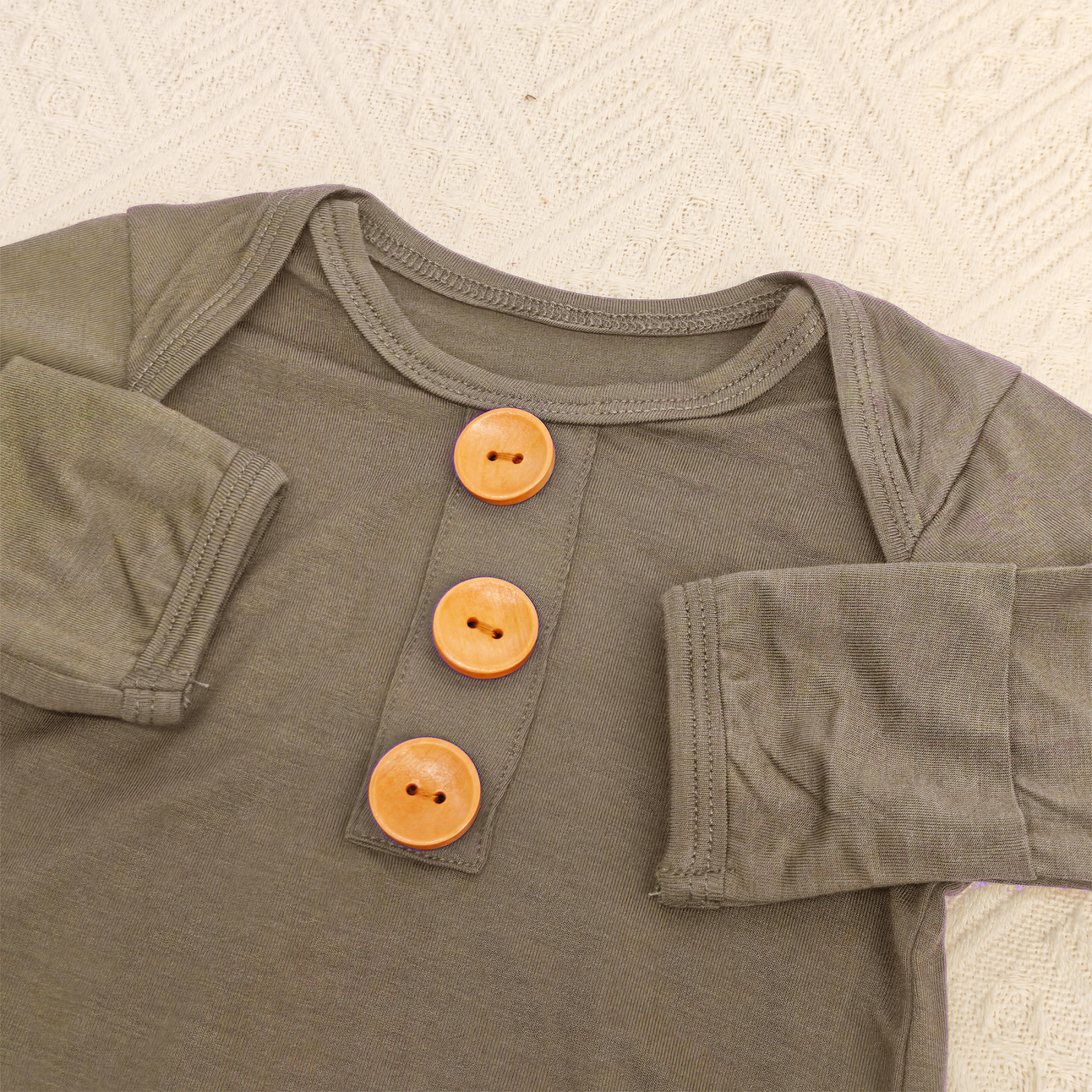 2pcs Baby Solid Color Knot Gowns with Button Closure