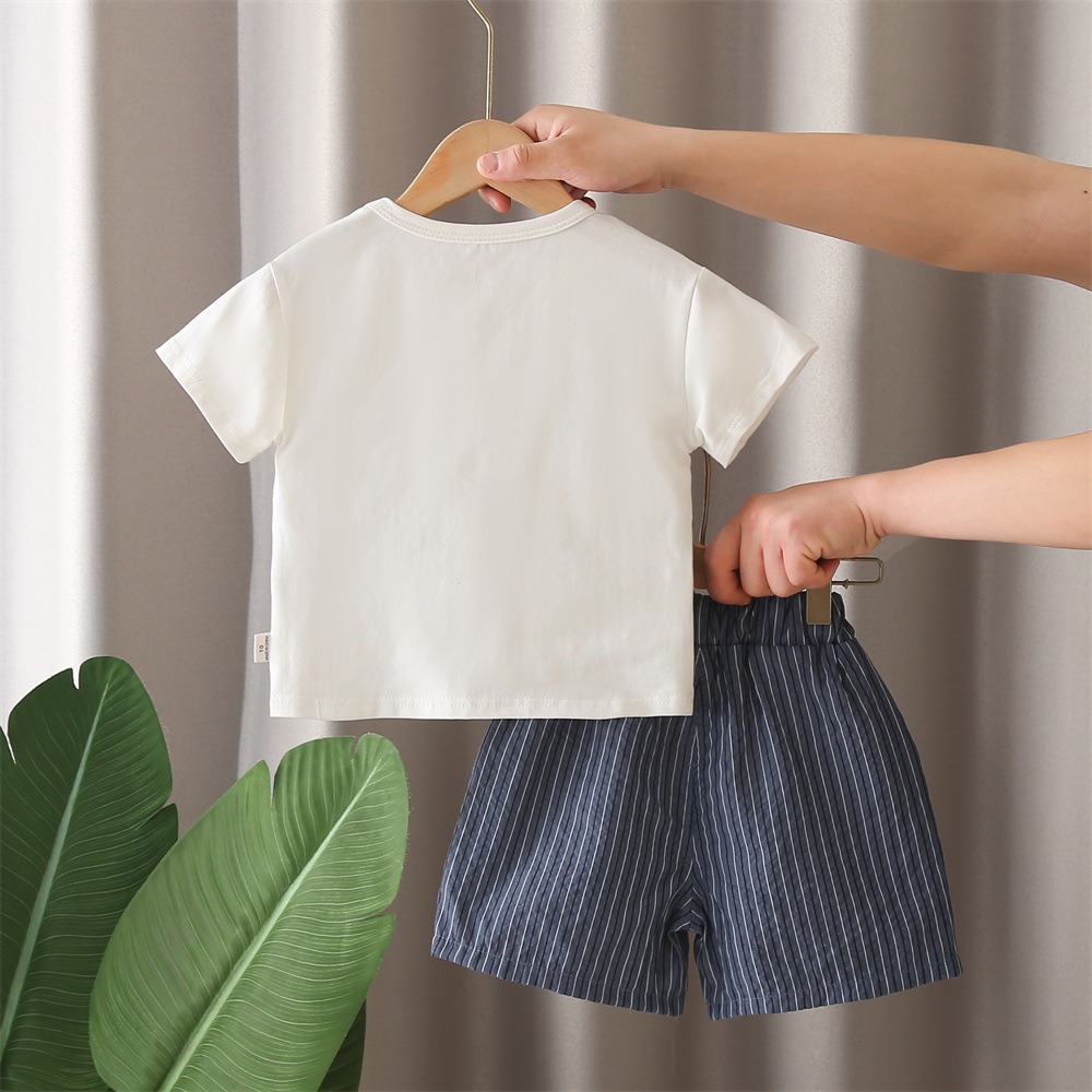 2pcs Toddler Boys Vertical Stripe Bowtie Vest & Shorts