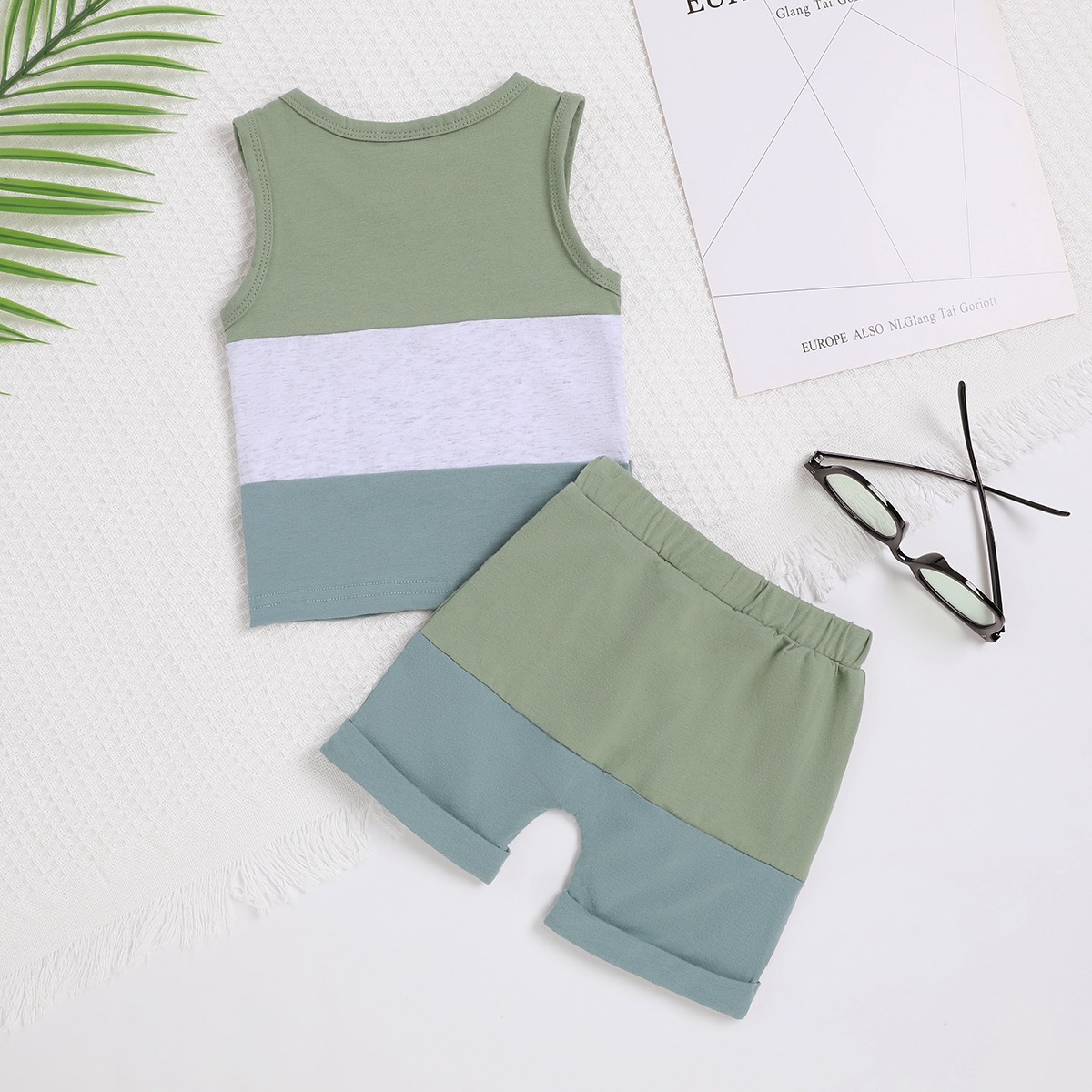 2pcs Toddler Boys Patchwork Tank Top & Roll-Up Cargo Shorts