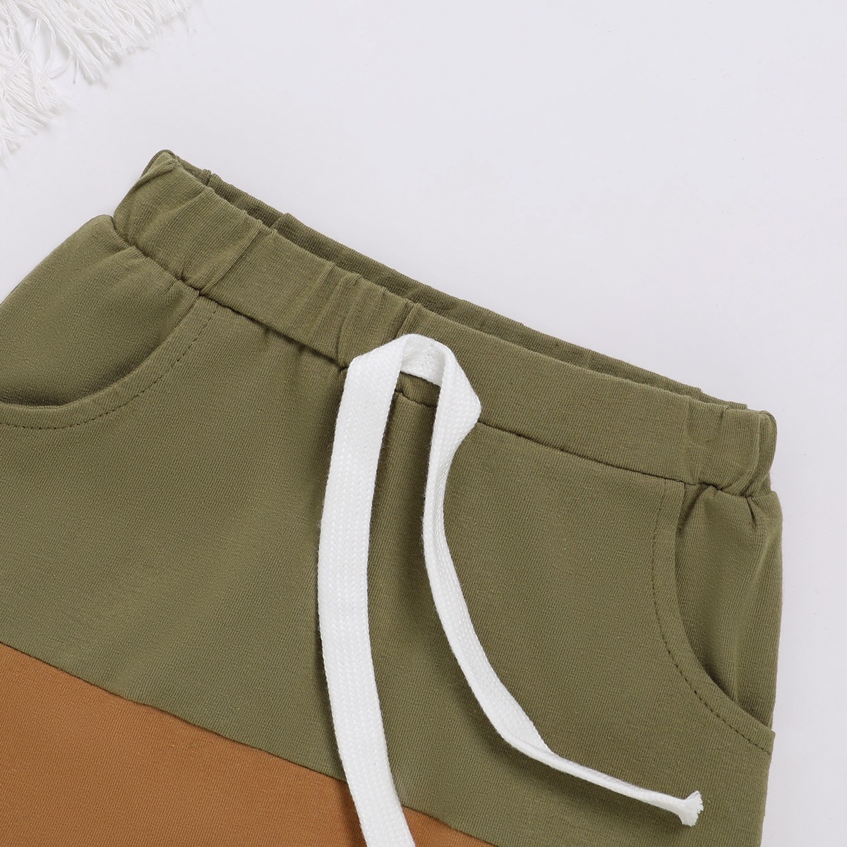 2pcs Toddler Boys Patchwork Tank Top & Roll-Up Cargo Shorts