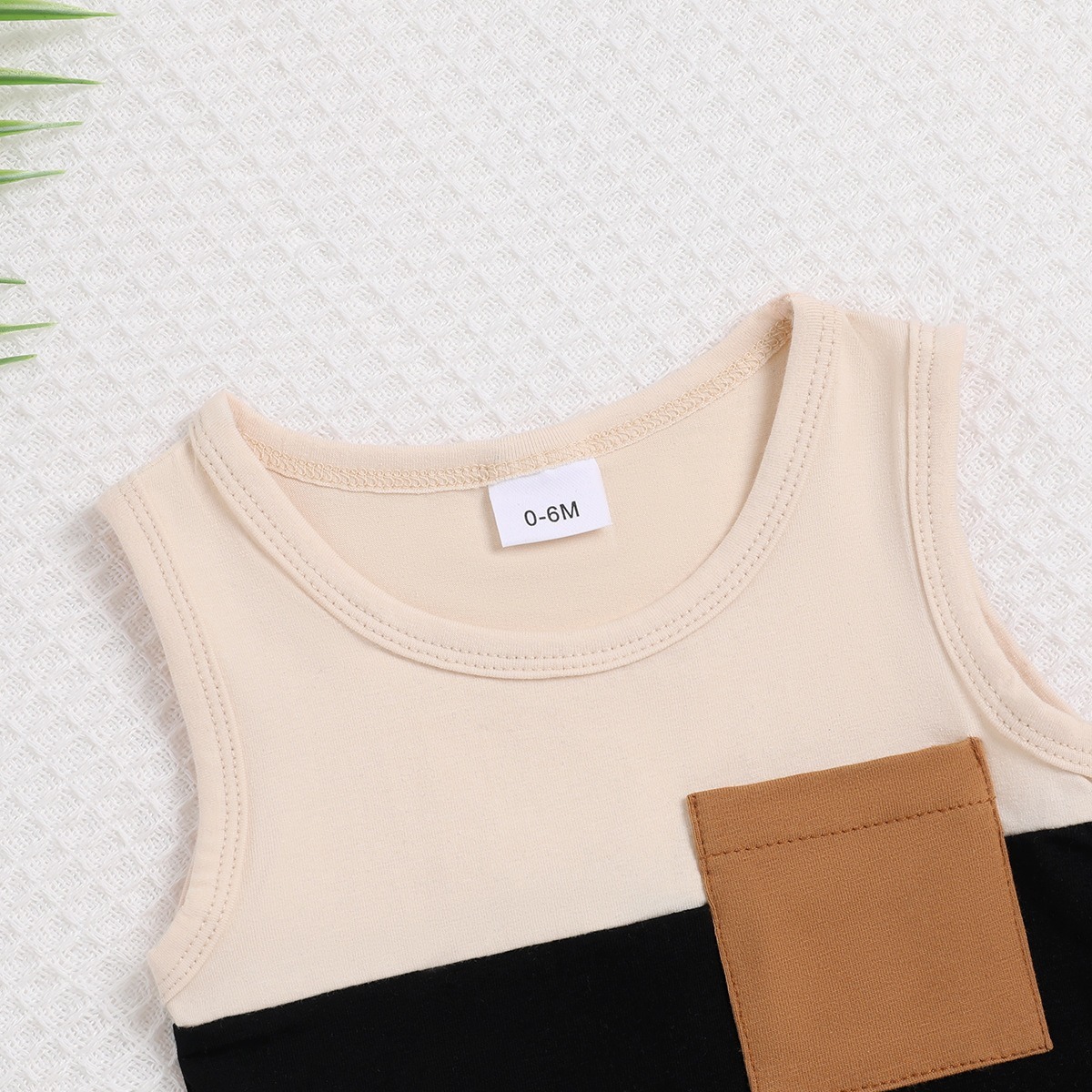 2pcs Toddler Boys Patchwork Tank Top & Roll-Up Cargo Shorts