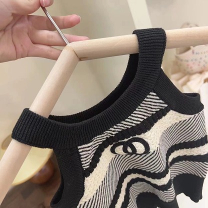 2pcs Baby Girl Striped Halter Top & Denim Shorts