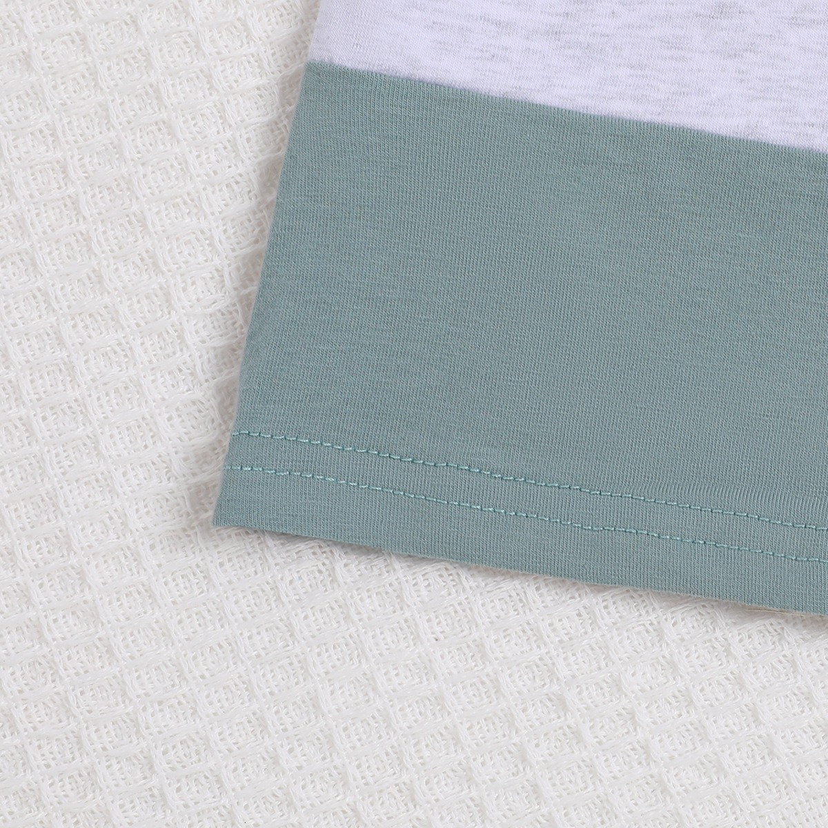 2pcs Toddler Boys Patchwork Tank Top & Roll-Up Cargo Shorts