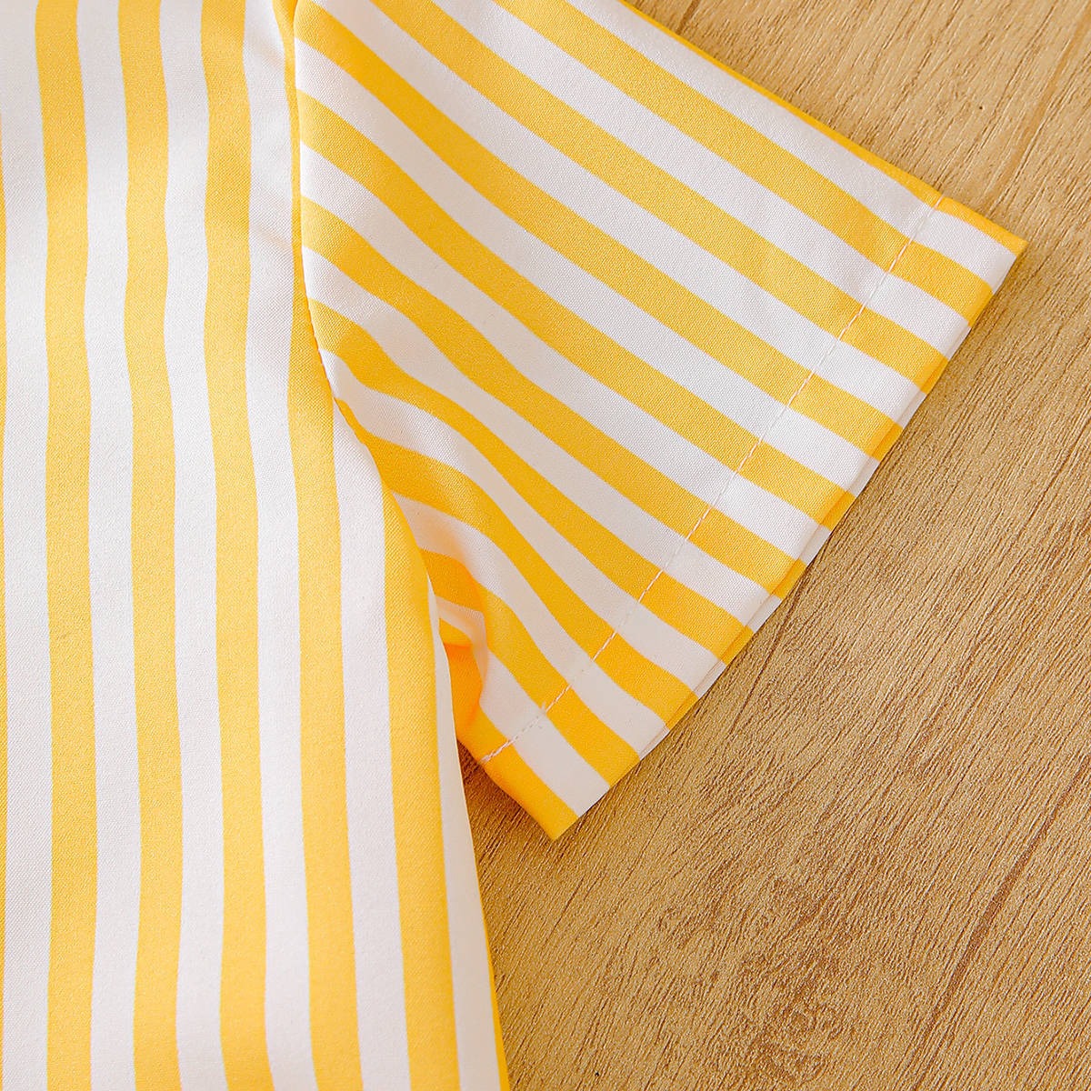 2pcs Toddler Boys Stripe Print Tee & Solid Color Shorts