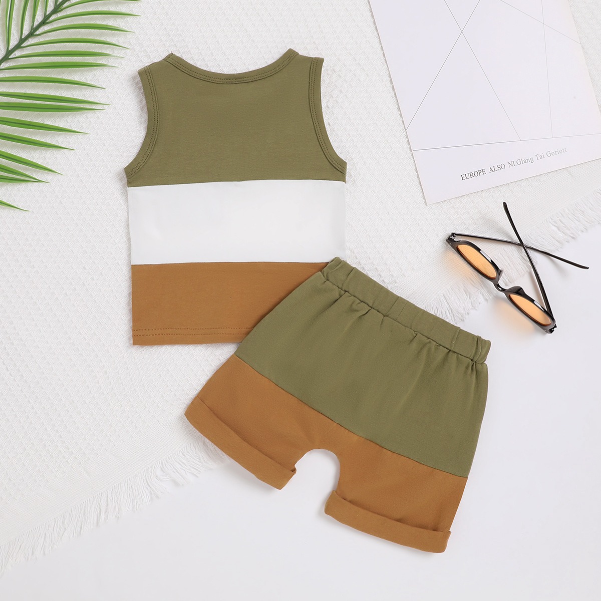 2pcs Toddler Boys Patchwork Tank Top & Roll-Up Cargo Shorts