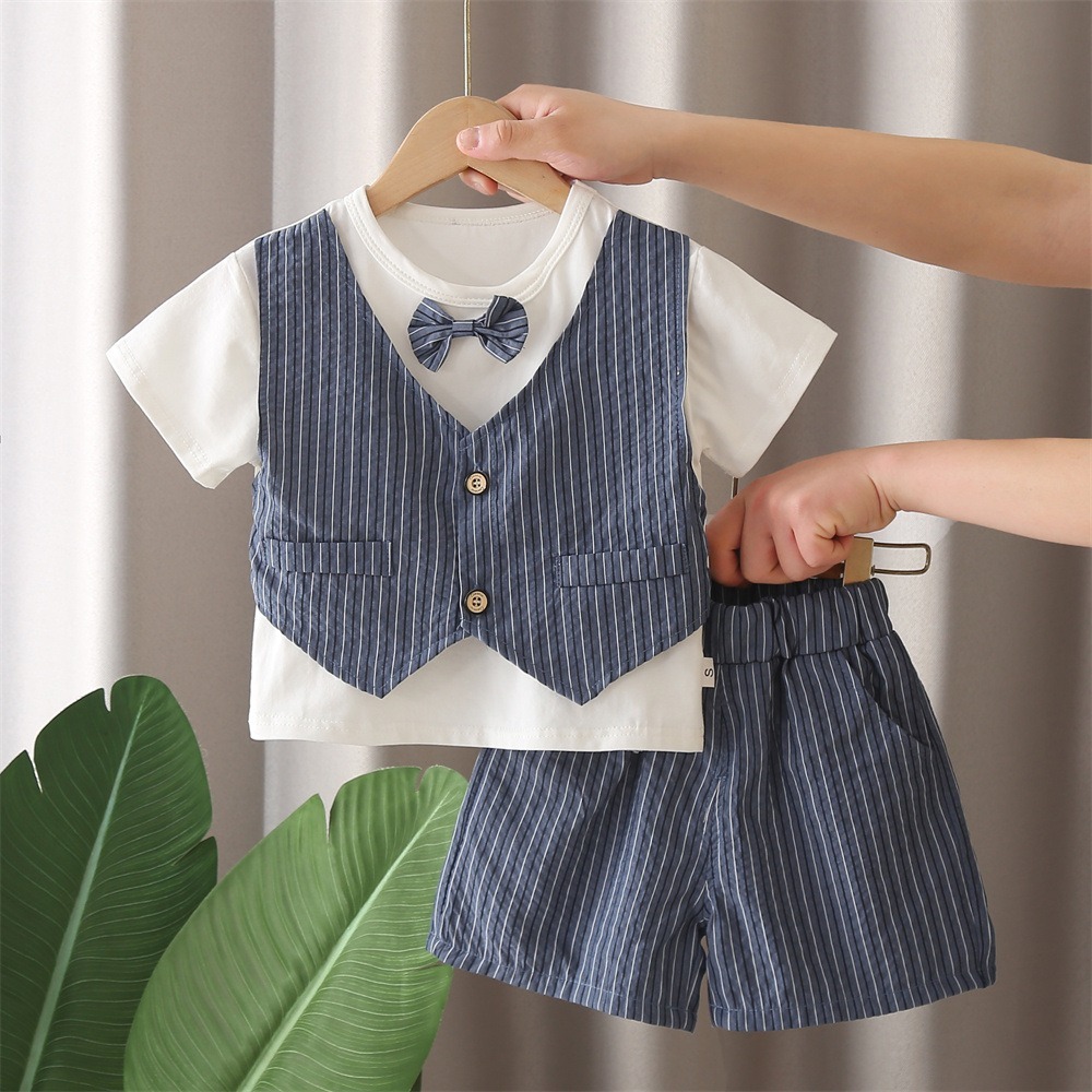 2pcs Toddler Boys Vertical Stripe Bowtie Vest & Shorts