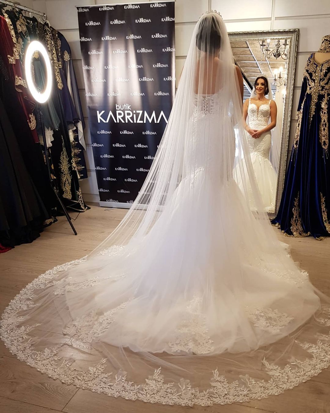 Spaghetti Straps Long Mermaid Wedding Dress With Lace Appliques Tulle