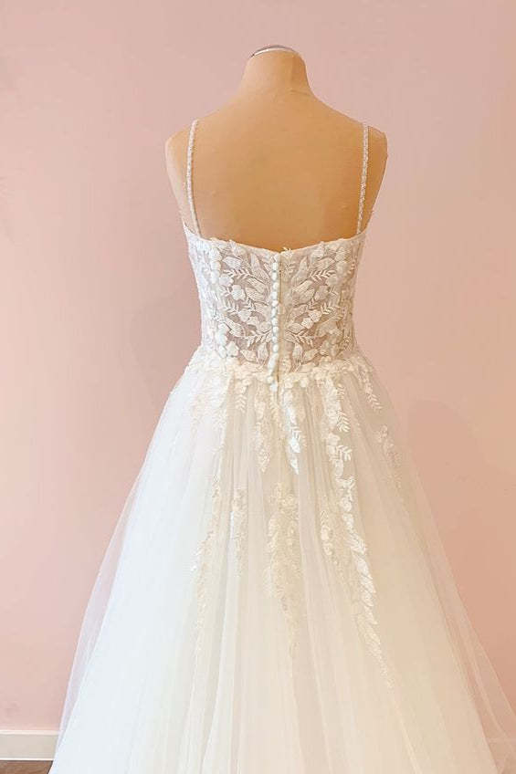 Pretty A-Line Spaghetti Strap Sweetheart Tulle Wedding Dress with Lace Appliques