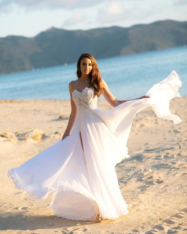 Sweetheart A-line Wedding Dress With Appliques Lace