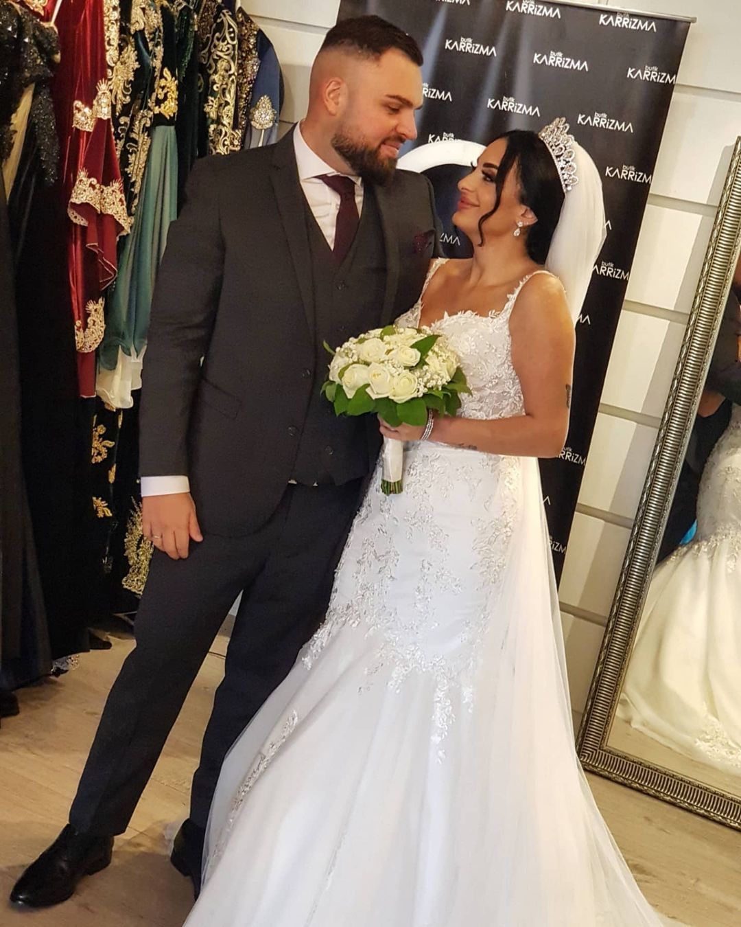 Spaghetti Straps Long Mermaid Wedding Dress With Lace Appliques Tulle