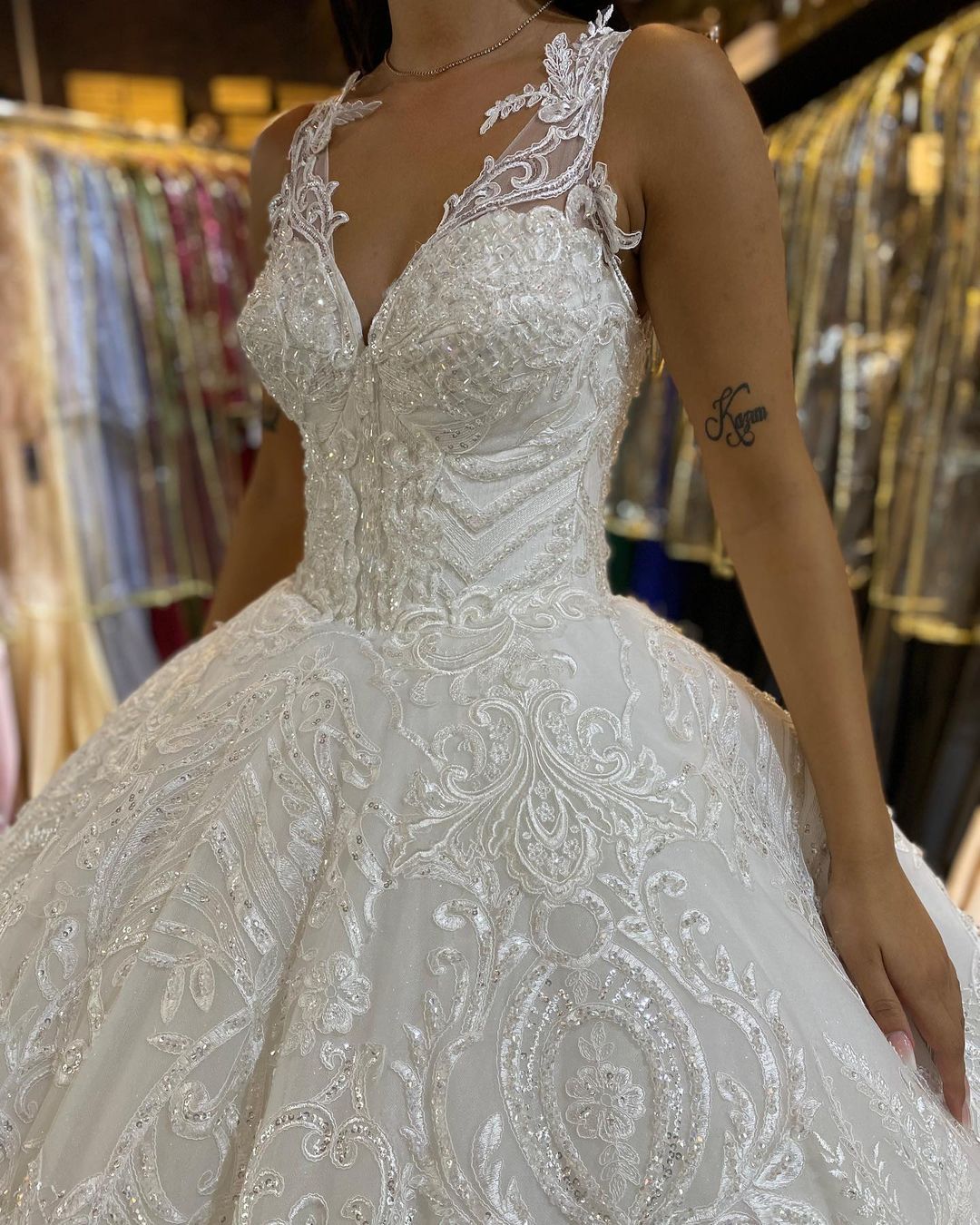 Gorgeous Lace Backless Floor-Length Wedding Dress with Train and V-Neck Appliques
