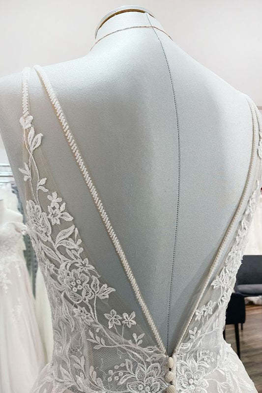 Elegant V-Neck Long A-Line Lace Wedding Dress with Tulle and Spaghetti Straps