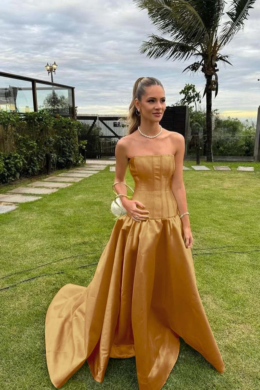 Chic Strapless Sleeveless Bateau Long Prom Dress With Pleated