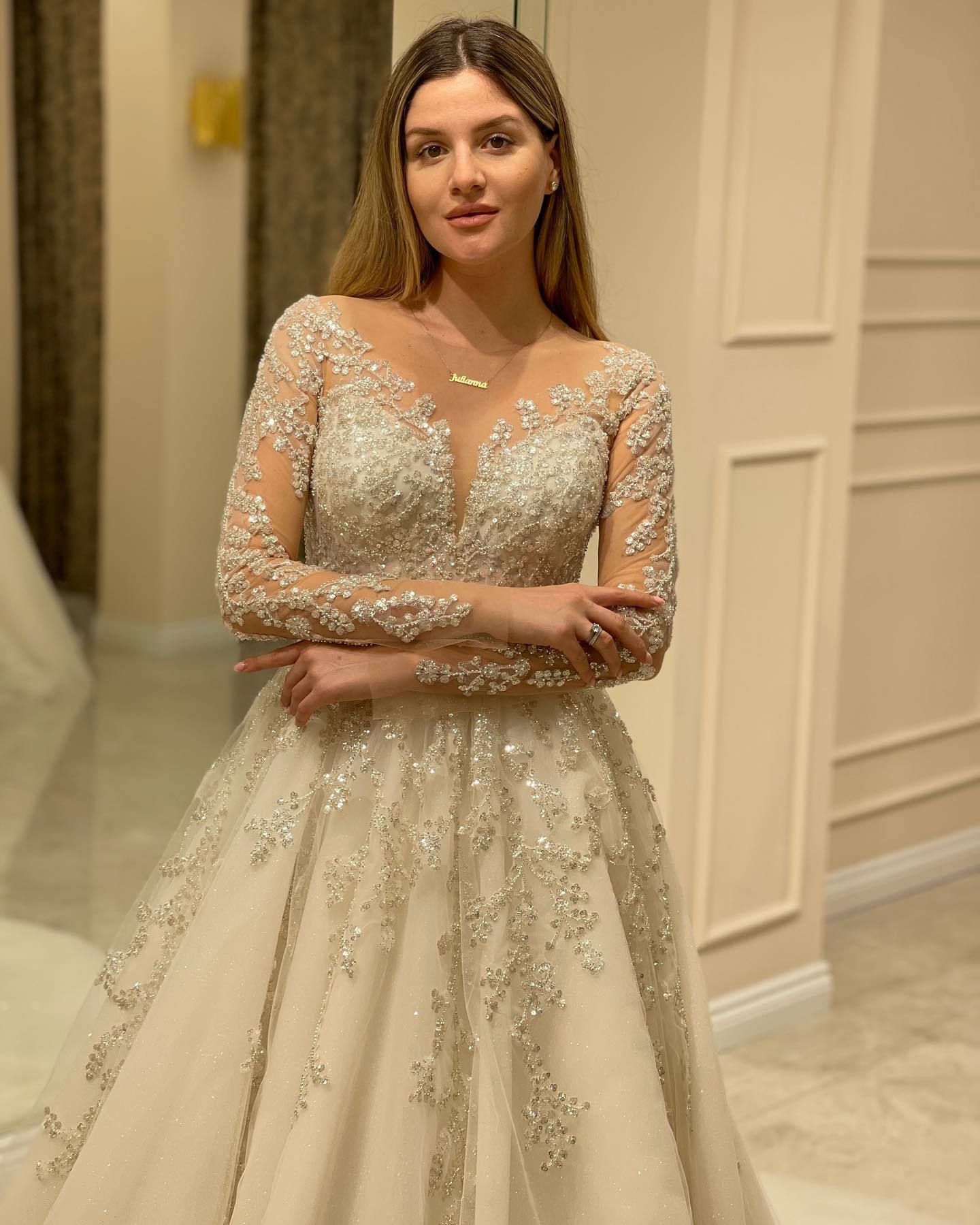 Elegant Long A-Line Wedding Dress with Lace Appliques and Sleeves
