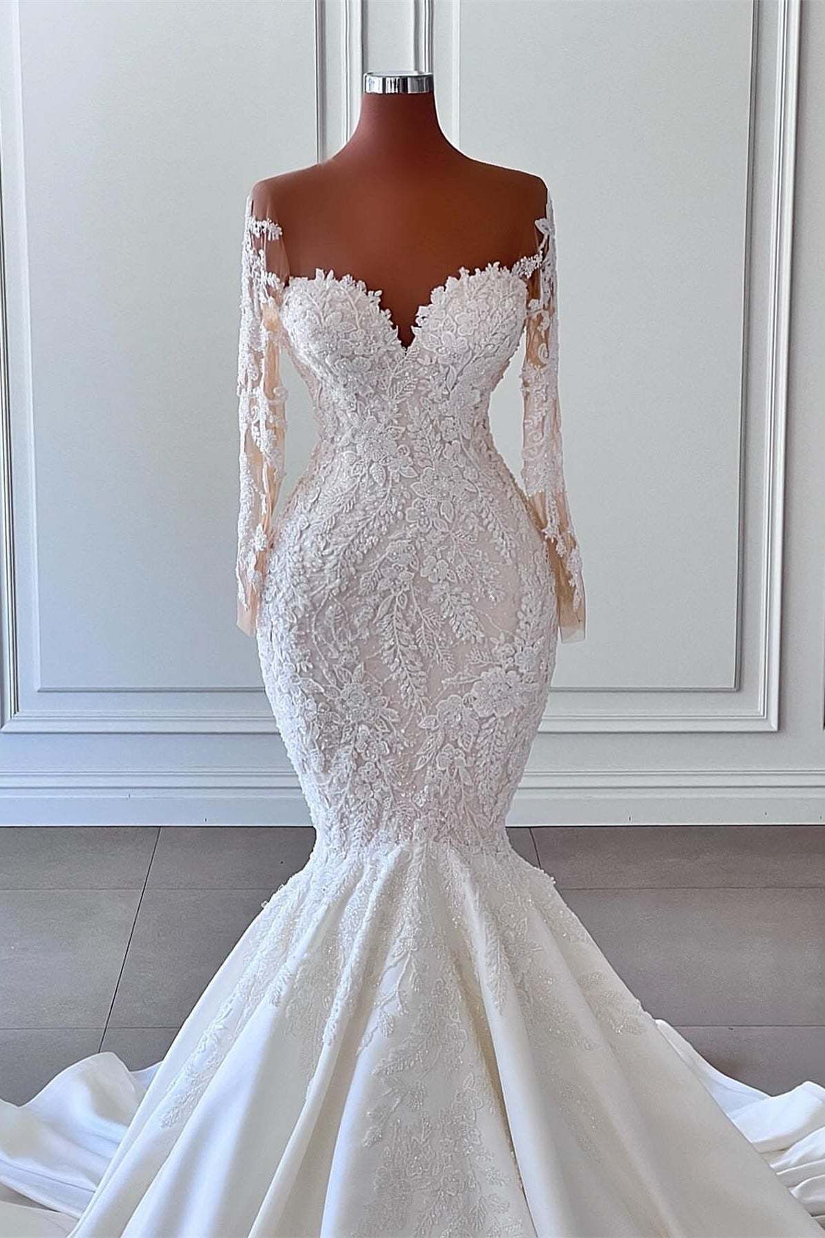 Sweetheart Long Sleeve Mermaid Wedding Dress with Applique